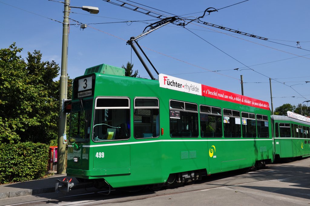 Be 4/4 mit der Betriebsnummer 499 auf der Linie 3 an der Endstation Birsfelden Hard auf der Linie 3. Die Aufnahme stammt vom 25.08.2011.