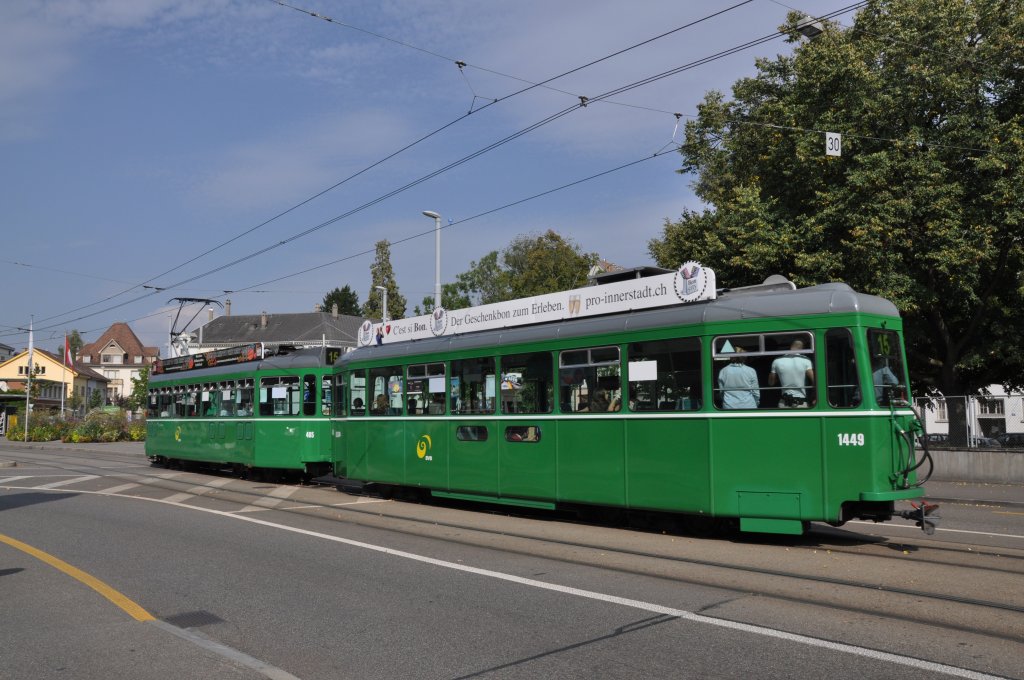 Be 4/4 mit der Betriebsnummet 465 und dem B4S 1449 auf der Linie 15 am Wettsteinplatz. Die Aufnahme stammt vom 24.08.2011.