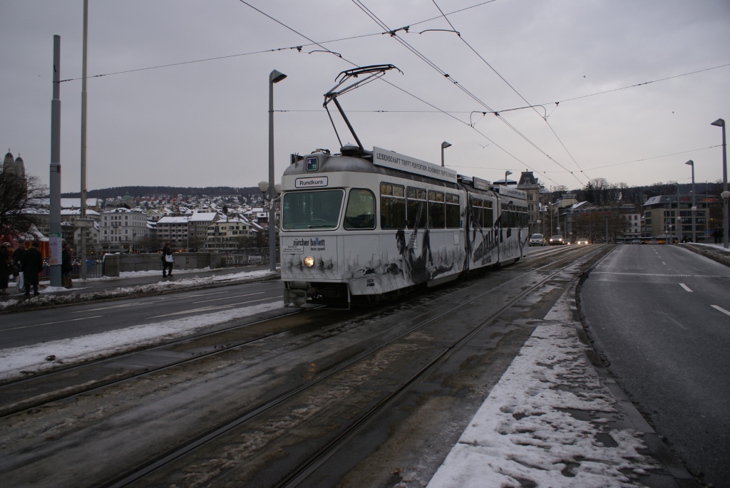 Be 4/6 1676 erreicht am 19.12.10 den Brkliplatz. Vielleicht ist dies mein letztes Bild von der Ballett-Mirage.