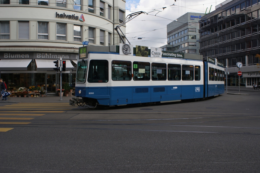 Be 4/6 2050 verlsst am 1.10.10 die Station Stockerstrasse.