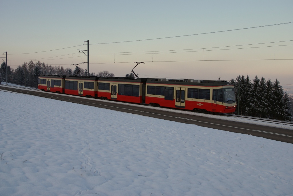 Be 4/6 62 und Be 4/6 61 befinden sich am 4.12.10 unterhalb von Scheuren.