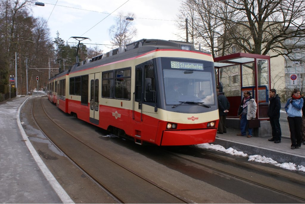 Be 4/6 62 fhrt am 13.3.10 in der Station Rehalp ein. Da der Zug hier wendete, kam er auf dem „falschen“ Gleis an.