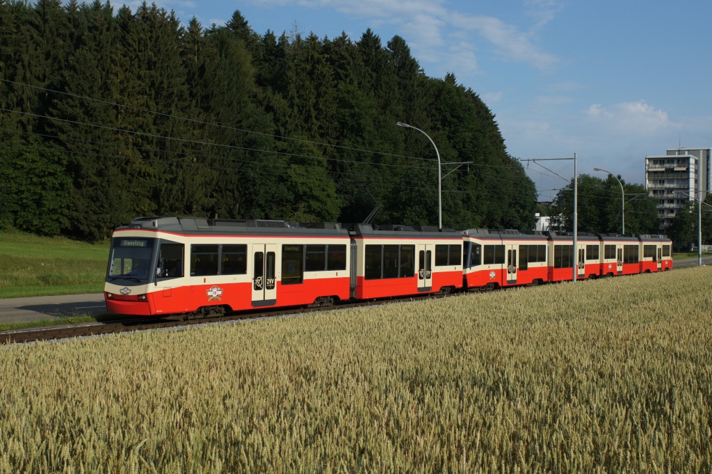 Be 4/6 63, Be 4/6 65 und Be 4/6 66 fahren am 5.7.12 als Dienstzug von Zollikerberg Richtung Waltikon.
