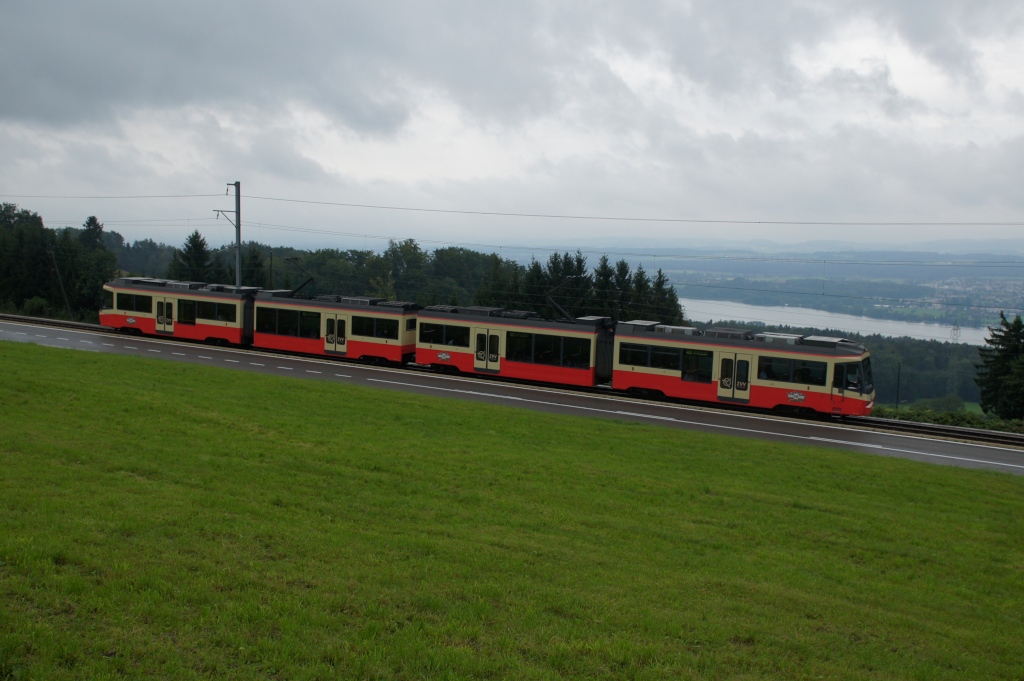 Be 4/6 64 und Be 4/6 62 befinden sich am 2.9.12 unterhalb von Scheuren.