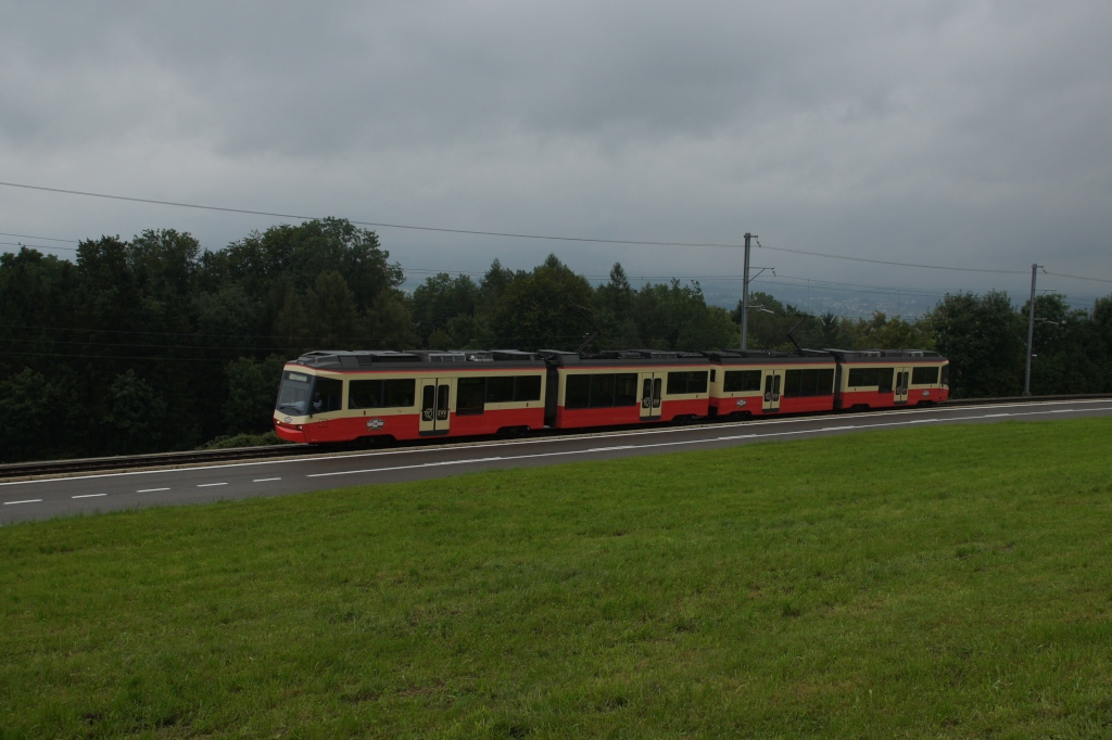 Be 4/6 64 und Be 4/6 64 befinden sich am 2.9.12 unter halb von Scheuren.