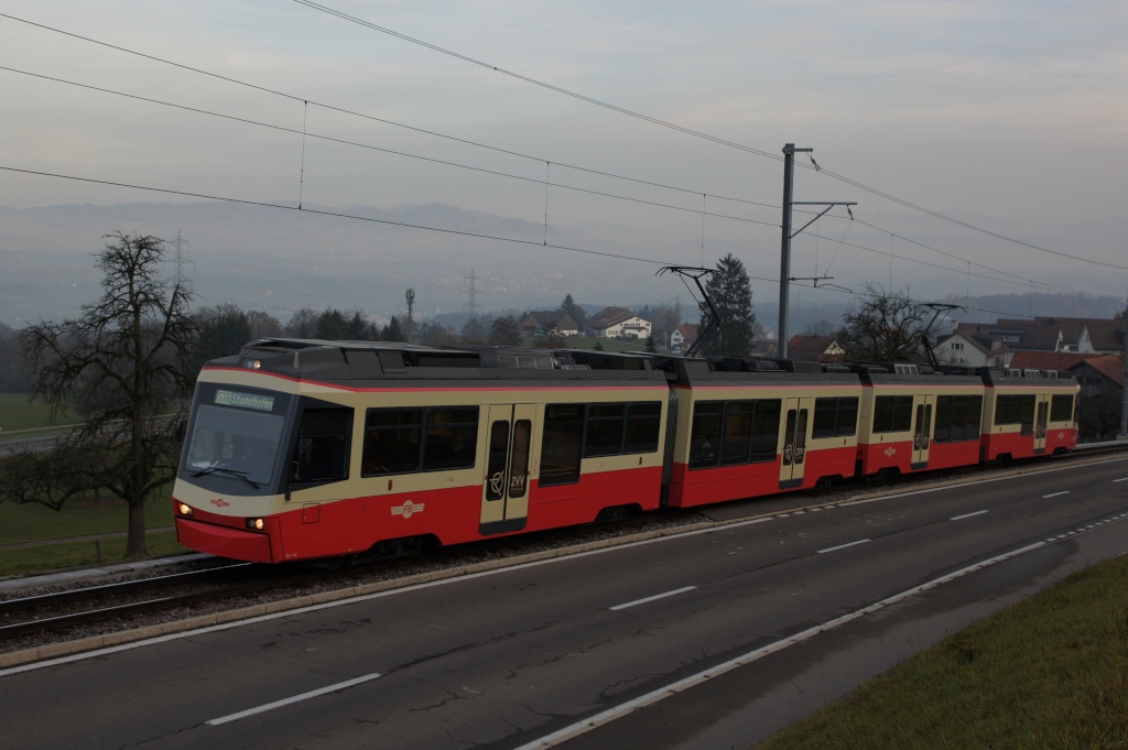 Be 4/6 68 und Be 4/6 61 verlassen am 26.11.11 Neuhaus.