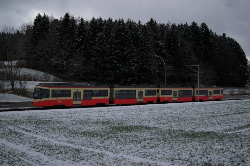 Be 4/6 71 und Be 4/6 71 befinden sich am 11.12.11 zwischen Zollikerberg und Waltikon.