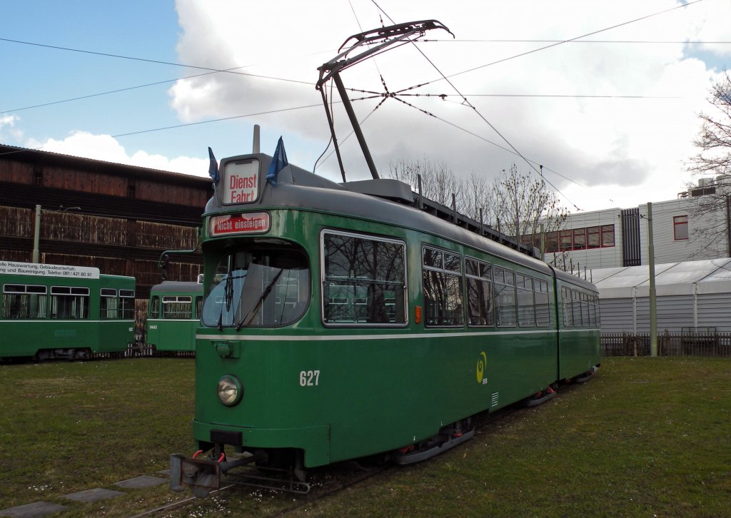 Be 4/6 Dwag mit der Betriebsnummer 627 steht im Abstellgleis in der Schlaufe bei Pratteln. Die Aufnahme stammt vom 08.03.2012.
