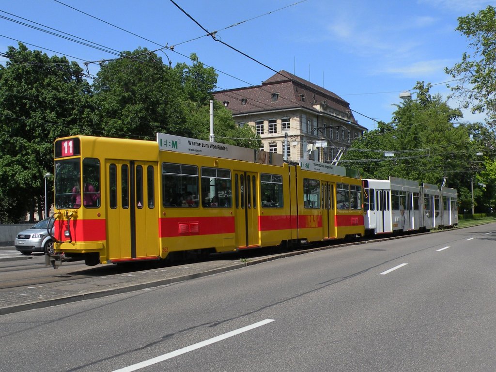 Be 4/6 mit der Betriebsnummer 262 und der Be 4/8 240 auf der Lnie 11 fahren zum Aeschenplatz. Die Aufnahme stammt vom 20.05.2012.