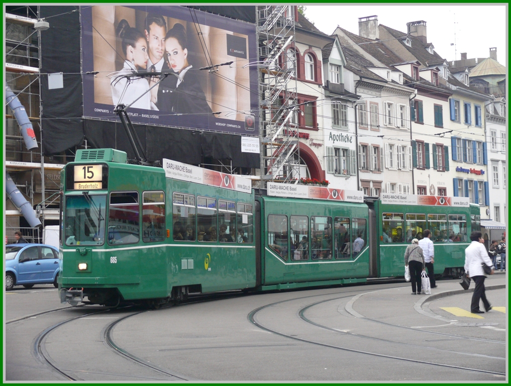 Be 4/6 S 667 am Barfsserplatz in Basel. (15.09.2010)