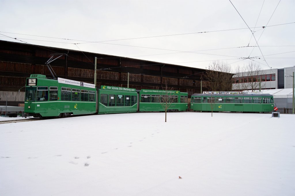 Be 4/6 S 668 mit seinem Anhnger 1459 in der Schalufe in Pratteln. Die Aufnahme stammt vom 14.01.2010.