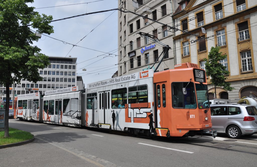 Be 4/6 S 671 mit der Vollwerbung fr die Firma Real Estate AG auf der Linie 15 fhrt von der Haltestelle Aeschenplatz zur Haltestelle Denkmal. Die Aufnahme stammt vom 12.06.2013.