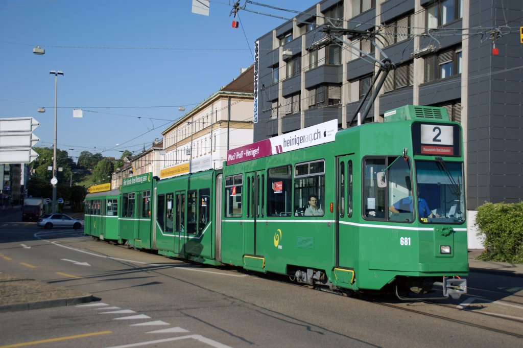 Be 4/6 S 681 auf der Linie 2 am IWB in Basel. Aufnahme: 03.07.2011.