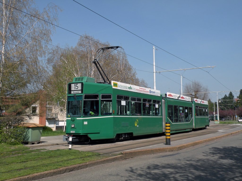 Be 4/6 S 686 wartet auf dem Bruderholz auf seine Abfahrtszeit. Die Aufnahme stammt vom 19.04.2010.