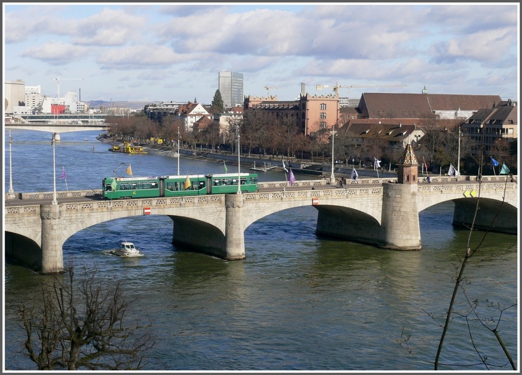 Be 4/6 S auf der Mittleren Rheinbrcke in Basel. (01.03.2010)