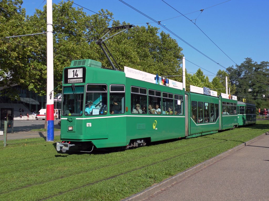 Be 4/6 S mit der Betirebsnummer 678 fhrt von der Haltestelle Schnzli Richtung St. Jakob. Die Aufnahme stammt vom 03.09.2010.