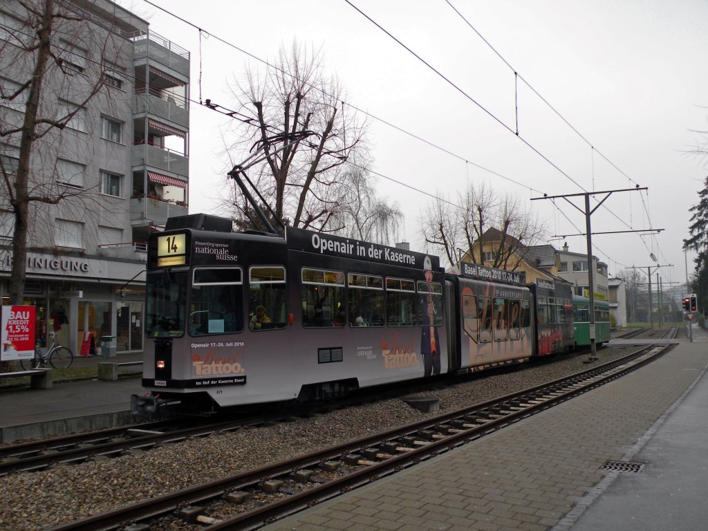 Be 4/6 S mit der Betriebsnummer 671 und Anhnger 1457 an der Endhaltestele Pratteln Die Aufnahme stammt vom 26.01.2010.