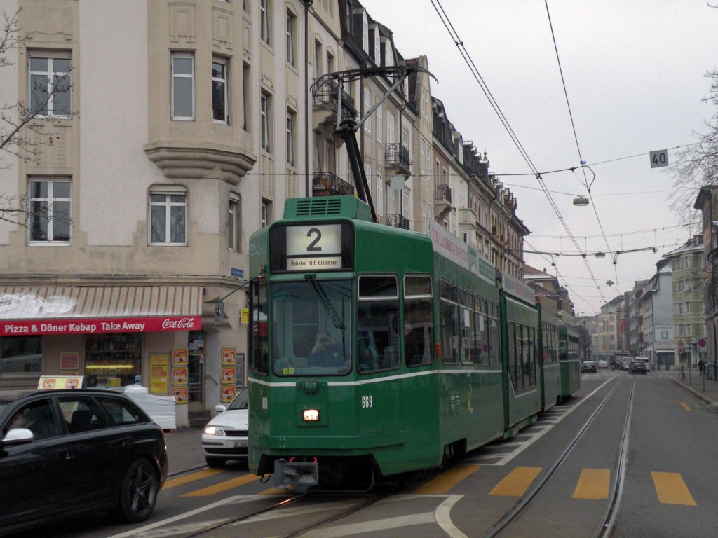 Be 4/6 S mit der Betriebsnummer 669 fhrt auf die Haltestelle Wettsteinplatz ein. Die Aufnahme stammt vom 27.01.2010.