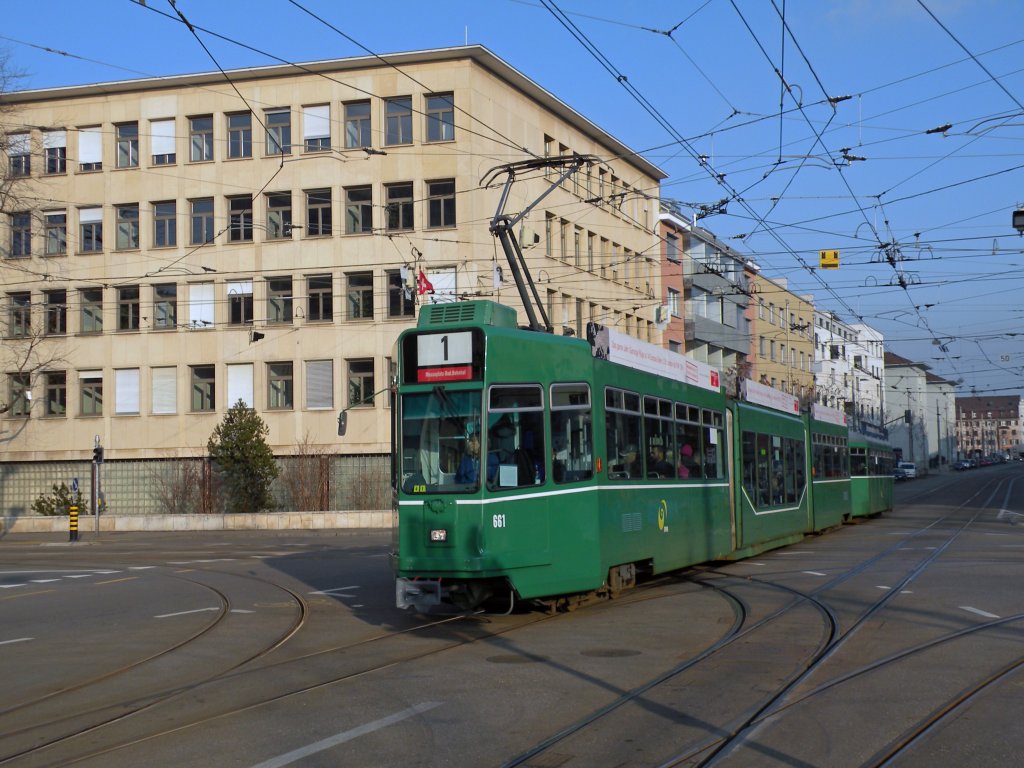 Be 4/6 S mit der Betriebsnummer 661 fhrt auf die Haltestelle Dreirosenbrcke ein. Die Aufnahme stammt vom 08.02.2010.