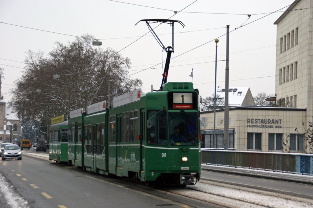 Be 4/6 S mit der Betriebsnummer 664 fhrt auf der Linie 1 Richtung Bahnhof SBB. Die Aufnahme stammt vom 10.02.2010.