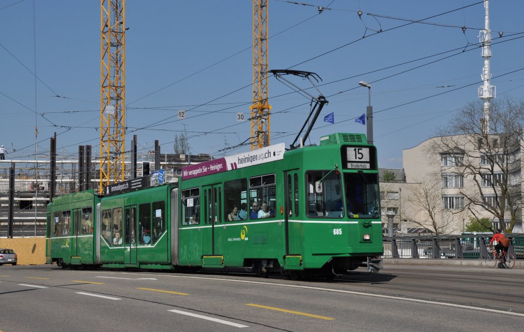 Be 4/6 S mit der Betriebsnummer 685 auf der Linie 15 fhrt zur Haltestelle Heiliggeistkirche. Die Aufnahme stammt vom 25.04.2013.