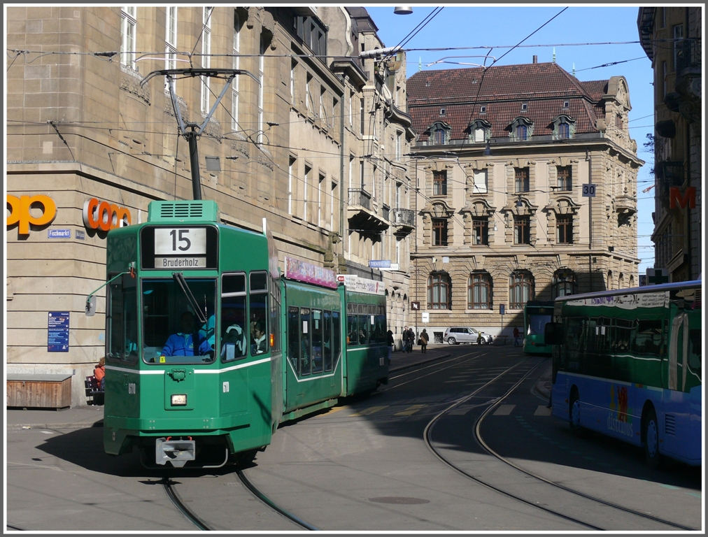 Be 4/6S 670 in der Innensatdt von Basel. (01.03.2010)