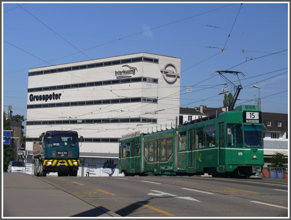 Be 4/6S 676 auf der Mnchensteinerbrcke beim Grosspeterhaus. (21.09.2010)
