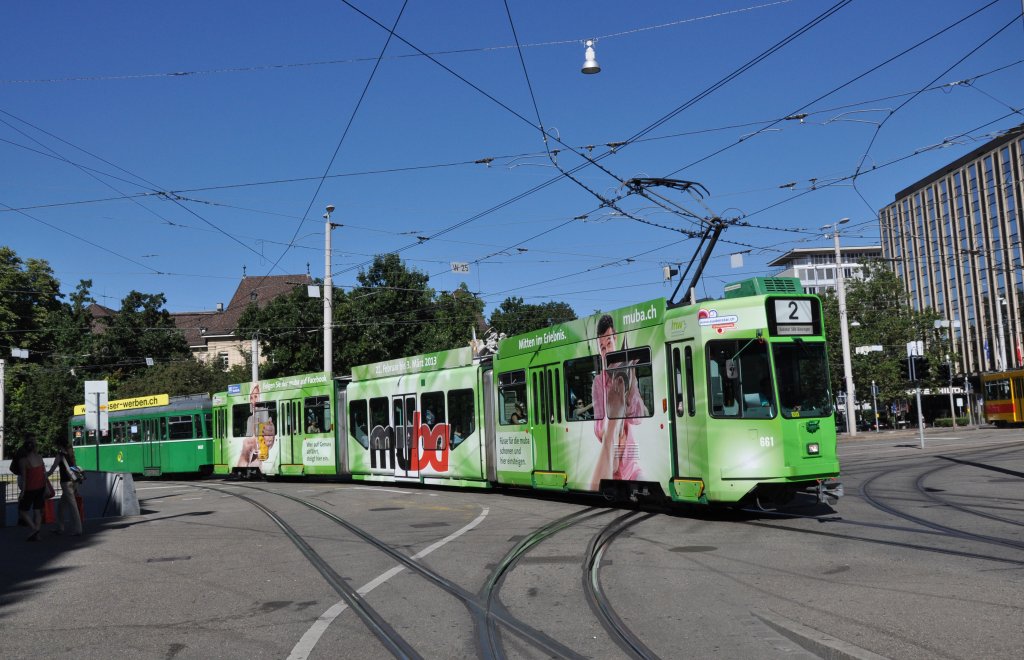 Be 4/6S mit der Betriebsnummer 661 und der Vollwerbung fr die MUBA auf der Linie 2 bei der Einfahrt zur Haltestelle Bahnhof SBB. Die Aufnahme stammt vom 18.08.2012.