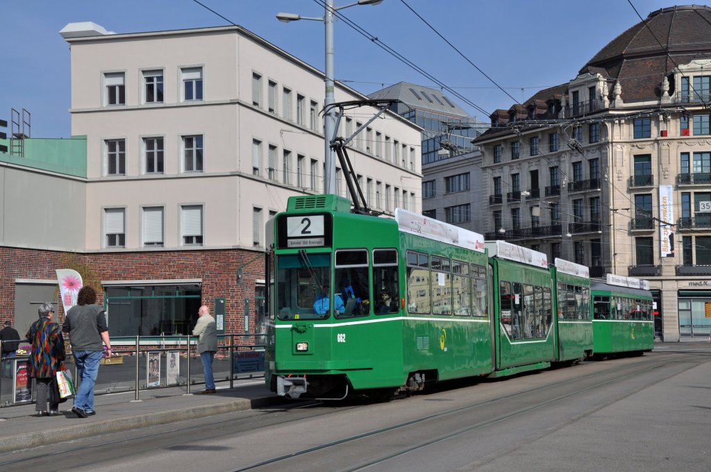 Be 4/6S mit der betriebsnummer 662 und einem B4 Anhnger auf der Linie 2 bei der Markthalle. Die Aufnahme stammt vom 27.03.2012.