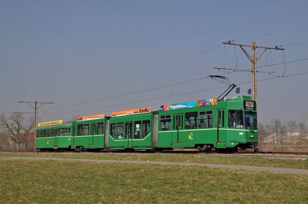 Be 4/6S mit der Betriebsnummer 680 und dem B4 1499 fahren Richtung Haltestelle Lachmatt. Die Aufnahme stammt vom 17.03.2012.