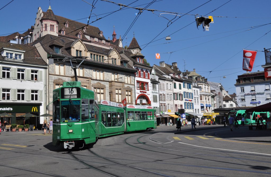 Be 4/6S mit der Betriebsnummer 685 auf der Linie 16 an der Haltestelle Barfsserplatz. Die Aufnahme stammt vom 15.08.2012.