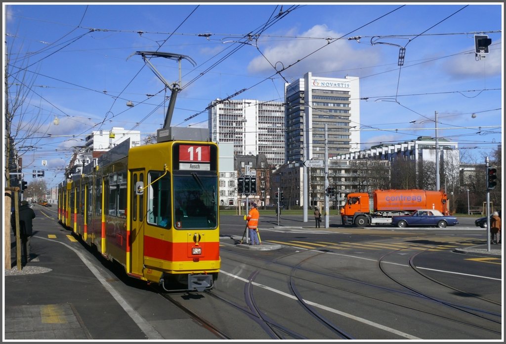 Be 4/8 + Be 4/6 am Voltaplatz in Basel. (01.03.2010)
