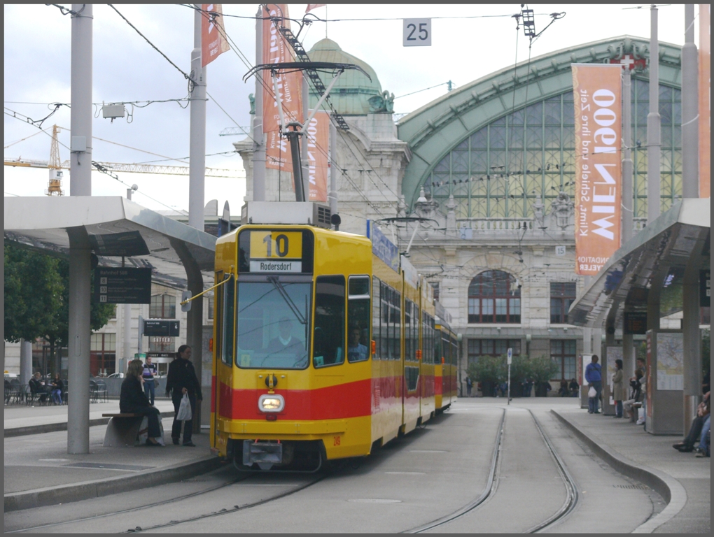 Be 4/8 + Be 4/6 nach Rodersdorf am Bahnhof Basel SBB. (15.09.2010)