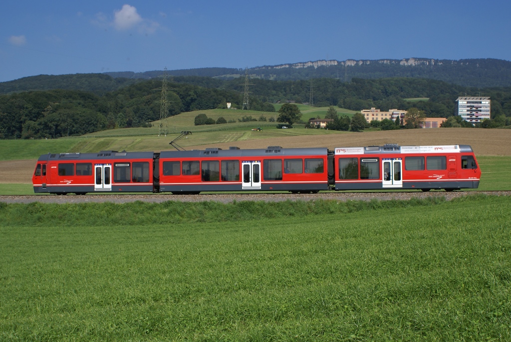 Be 4/8 110 fhrt am 3.9.10 von Attiswil Richtung Wiedlisbach.