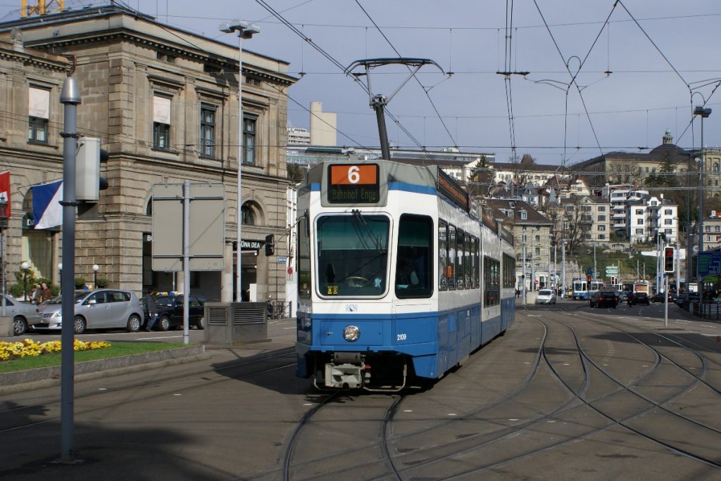 Be 4/8 2109 mit neuer LED-Anzeige, die allerdings fast nicht lesbar ist, am 1.4.10 beim Hauptbahnhof.