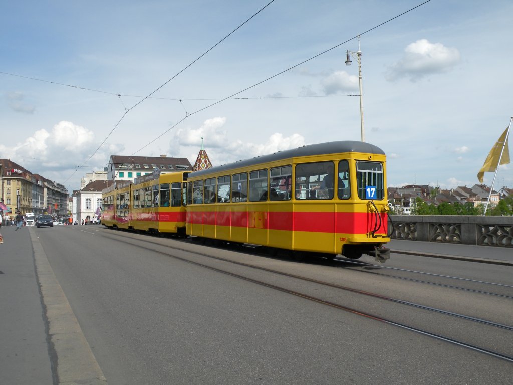 Be 4/8 236 mit seinem Anhnger 1305 fhrt ber die Mittlere Brcke Richtung Schifflnde. Die Aufnahme stammt vom 26.04.2010.