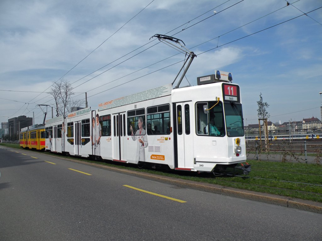 Be 4/8 240 und Be 4/6 112 fahren Richtung Haltestelle M-Parc. Die Aufnahme stammt vom 15.03.2011.