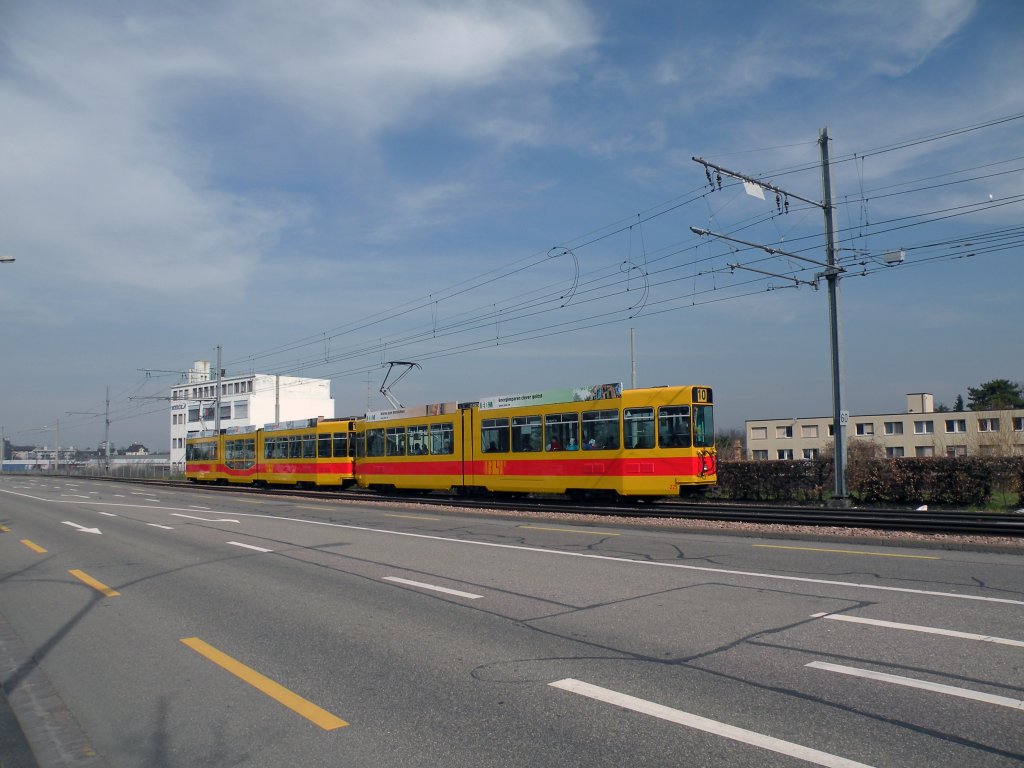 Be 4/8 250 und Be 4/6 225 auf der Linie 10 Richtung Bahnhof SBB. Die Aufnahme stammt vom 15.03.2011.