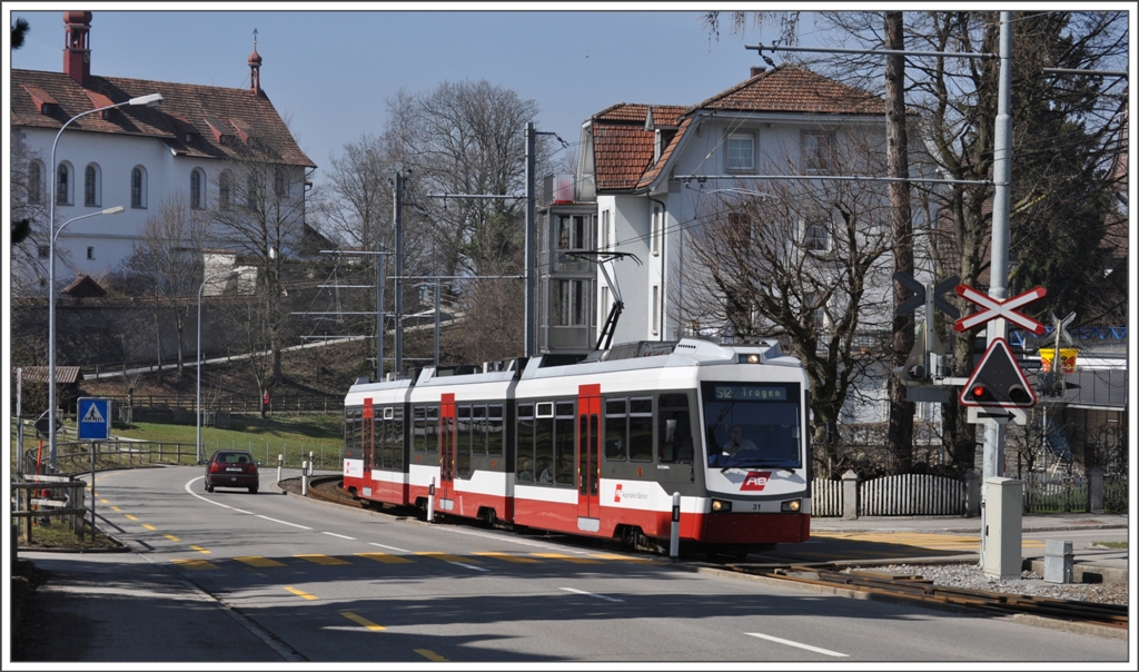 Be 4/8 31 erreicht die Ausweichstelle Notkersegg. (24.03.2011)