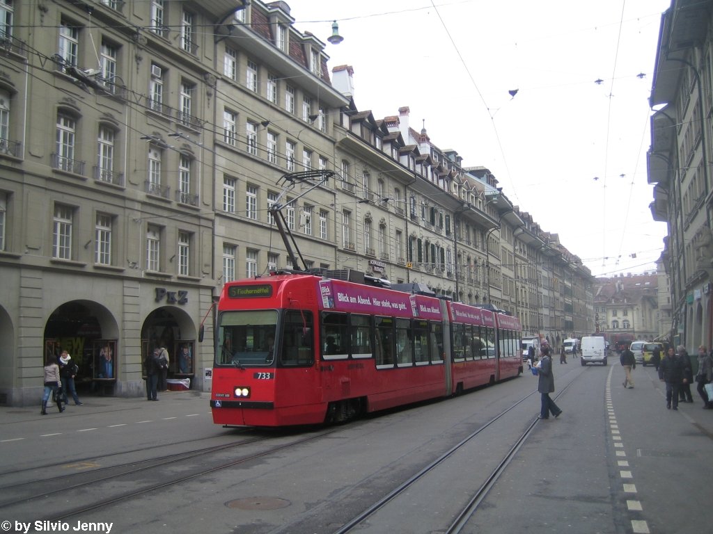 Be 4/8 733 am 9.2.2010 kurz vor dem Bhf. Bern. Die Vevey Trams sind seit dem Ableben der Be 8/8 nun die dienstltesten Bernmobil Trams.