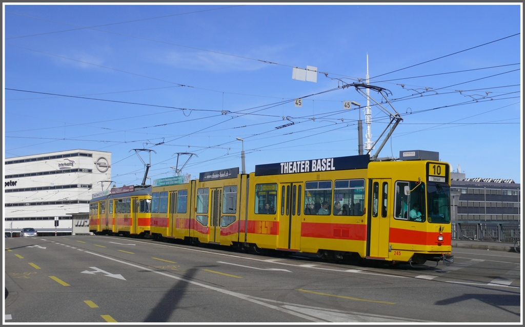 Be 4/8 und Be 4/6 auf der Mnchensteinerstrasse. (01.03.2010)