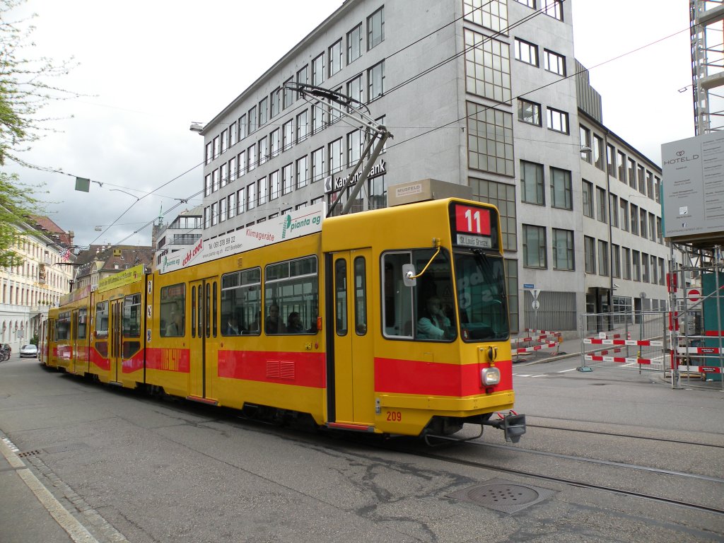 Be 4/8 mit der Betriebsnummer 209 fhrt Richtung St. Louis Grenze auf der Linie 11. Die Aufnahme stammt vom 13.05.2010.