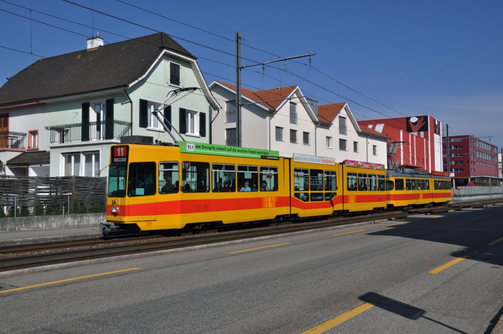 Be 4/8 mit der Betriebsnummer 231 und der Dwag 133 (ex BVB 633) auf der Linie 11 beim Ruchfeld. Die Aufnahme stammt vom 26.03.2012.