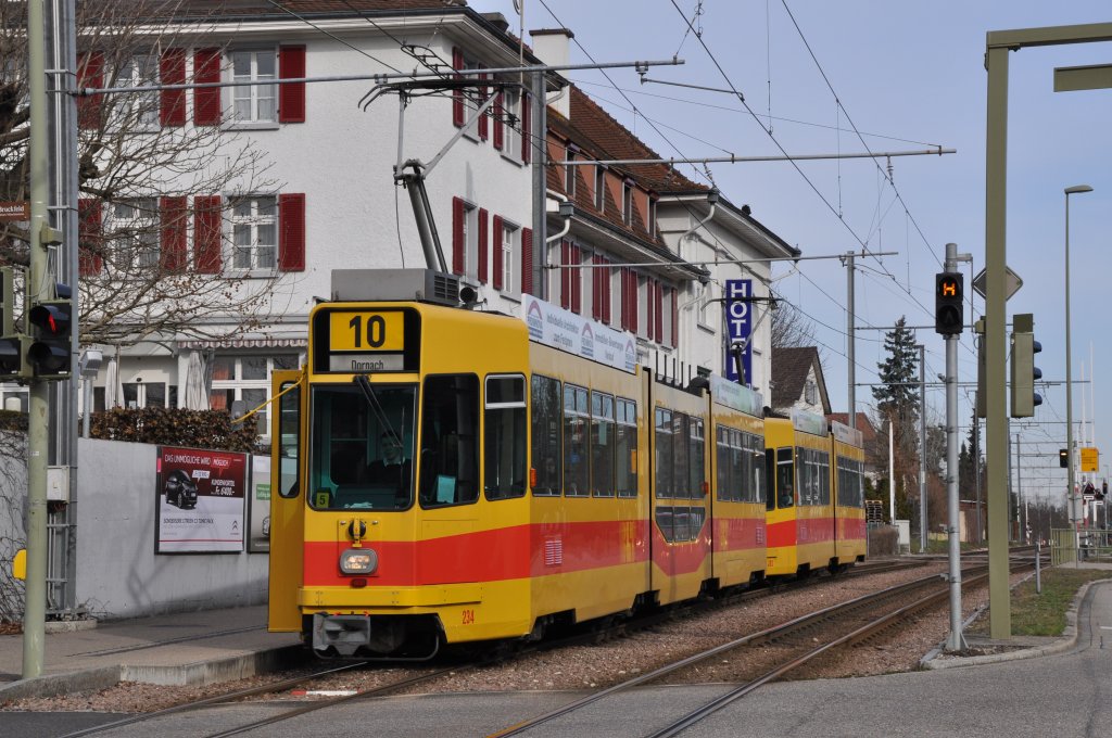Be 4/8 mit der Betriebsnummer 234 und der Be 4/6 263 auf der Linie 10 an der Haltestelle Hofmatt. Die Aufnahme stammt vom 06.03.2012.