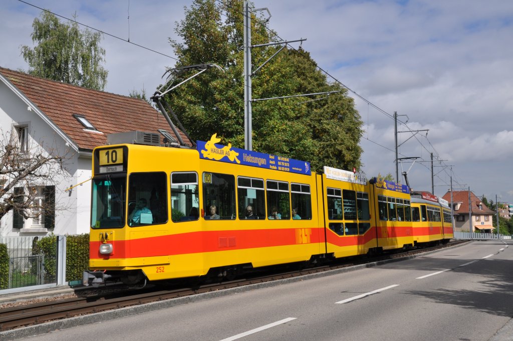 Be 4/8 mit der Betriebsnummer 252 und der Be 4/6 109 auf der Linie 10 fahren Richtung Dornach. Die Aufnahme stammt vom 16.08.2011.