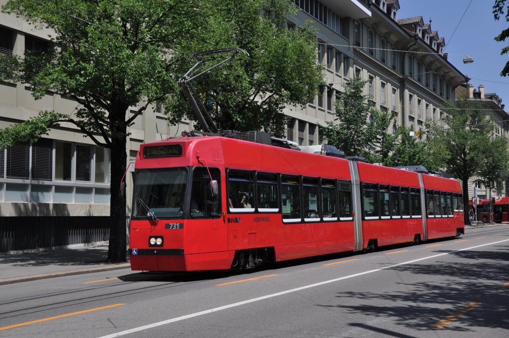 Be 4/8 mit der Betriebsnummer 731 fhrt durch die Bundesgasse in Bern. Die Aufnahme stammt vom 17.06.2013.