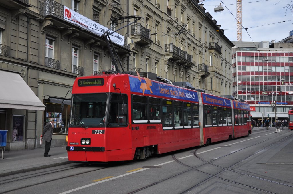 Be 4/8 mit der Betriebsnummer 735 auf der Linie 3 bedient die Haltestelle Bubenbergplatz in Bern. Die Aufnahme stammt vom 08.11.2012.
