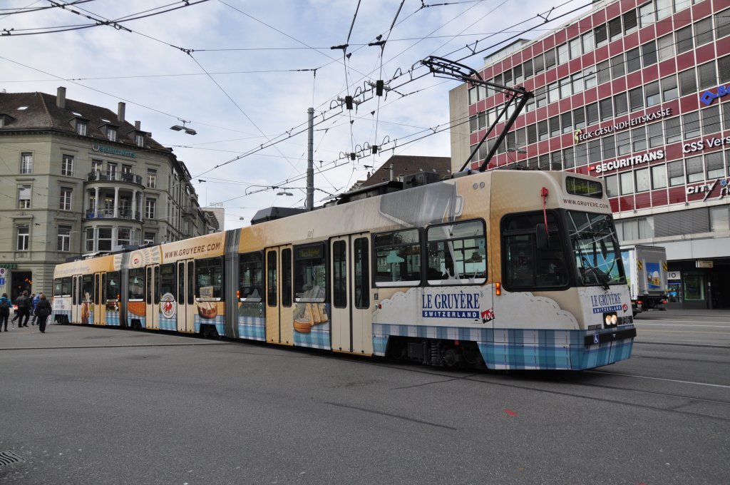 Be 4/8 mit der Betriebsnummer 736 auf der Linie 3 und der Vollwerbung fr den Kse le Gruyre am Bubenbergplatz in Bern. Die Aufnahme stammt vom 08.11.2012.