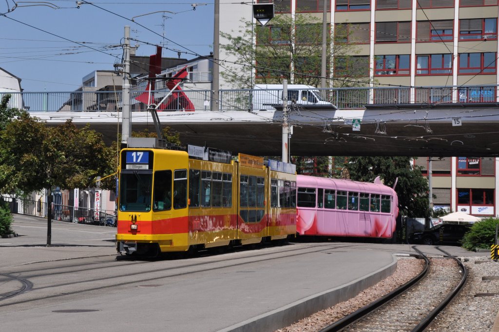 Be 4/8 mit dre Betriebsnummer 255 und der  Sulianhnger  B4 1322 kurz nach der Haltestelle Heuwaage auf der Linie 17. Die Aufnahme stammt vom 16.06.2012.