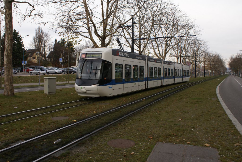 Be 5/6 3066 nhert sich am 29.11.09 der Station Leutschenbach.

